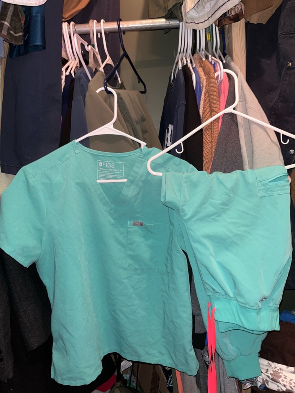 Medium Petite FIGS Surgical Green Scrub Top & Pants Set